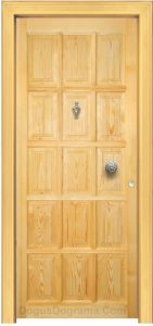 ahşap kapalı giriş kapısı